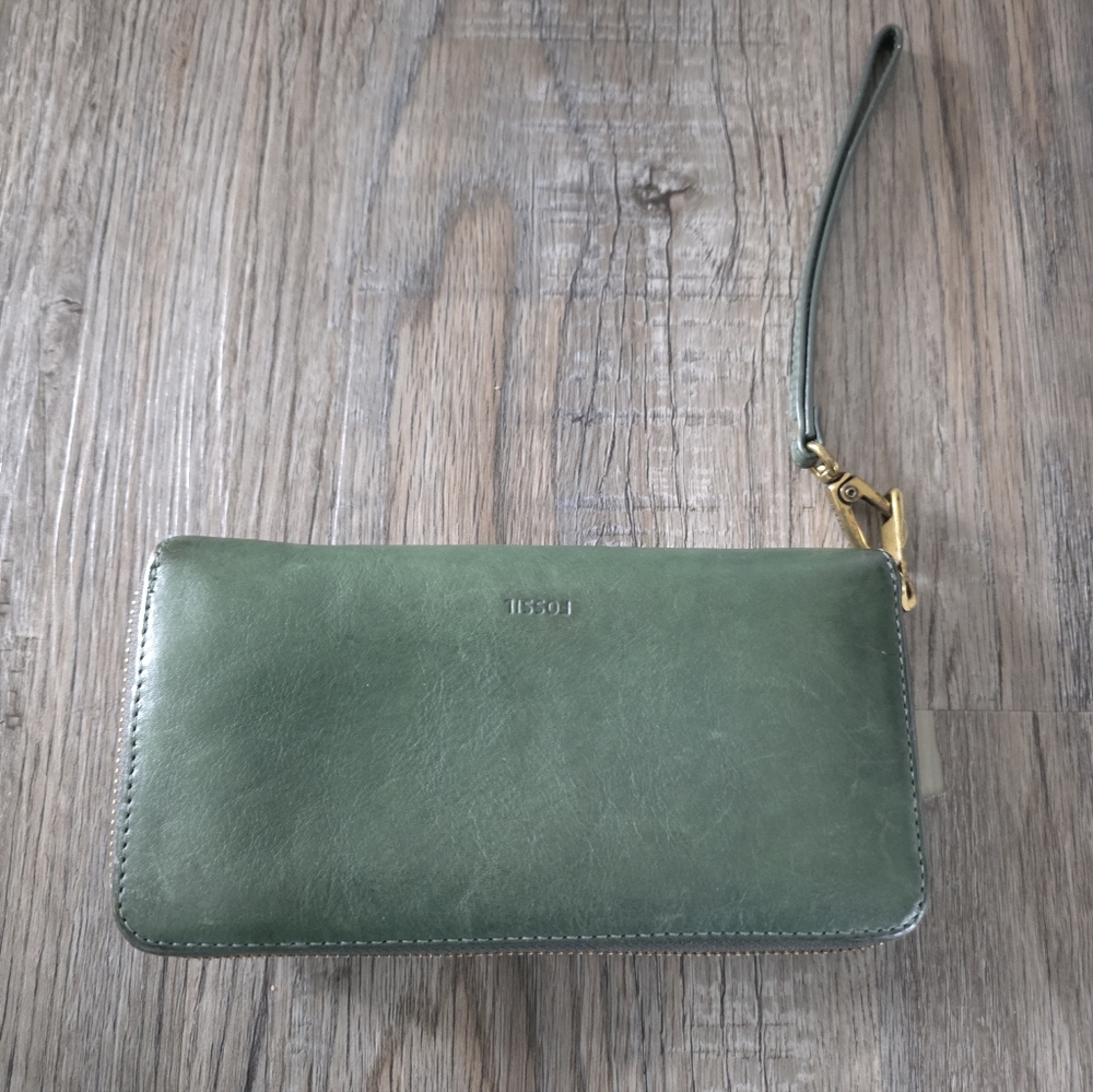 Fossil Women's Leather Green Leather Wristlet